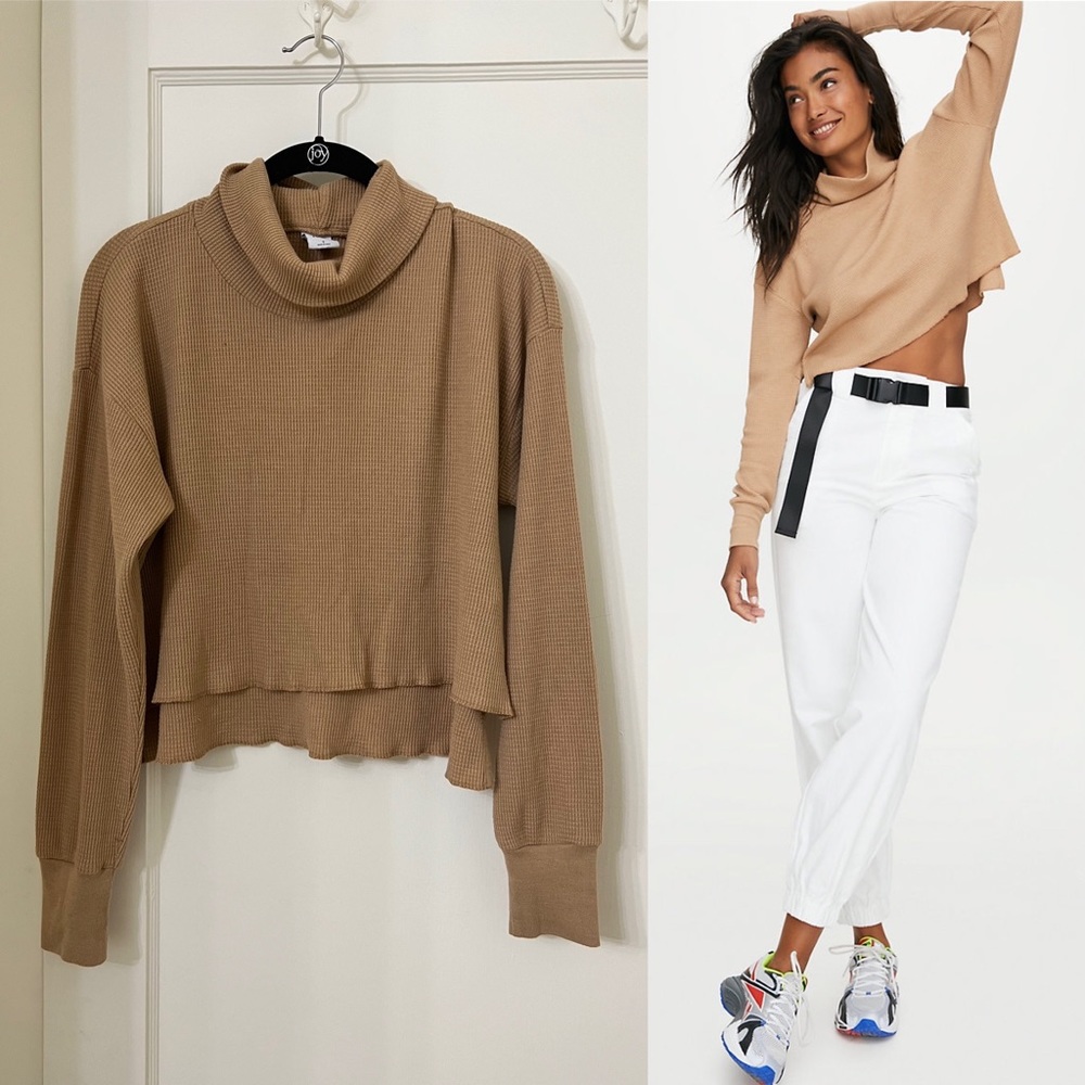 Aritzia TNA cropped waffle knit thermal turtleneck top in honey beige size S